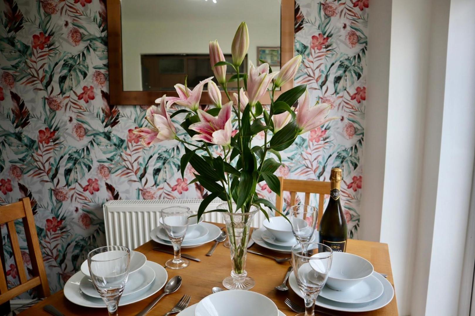 In Our Sleeps 5 In 2 Double & 1 Single Bedrooms Holiday home Liverpool