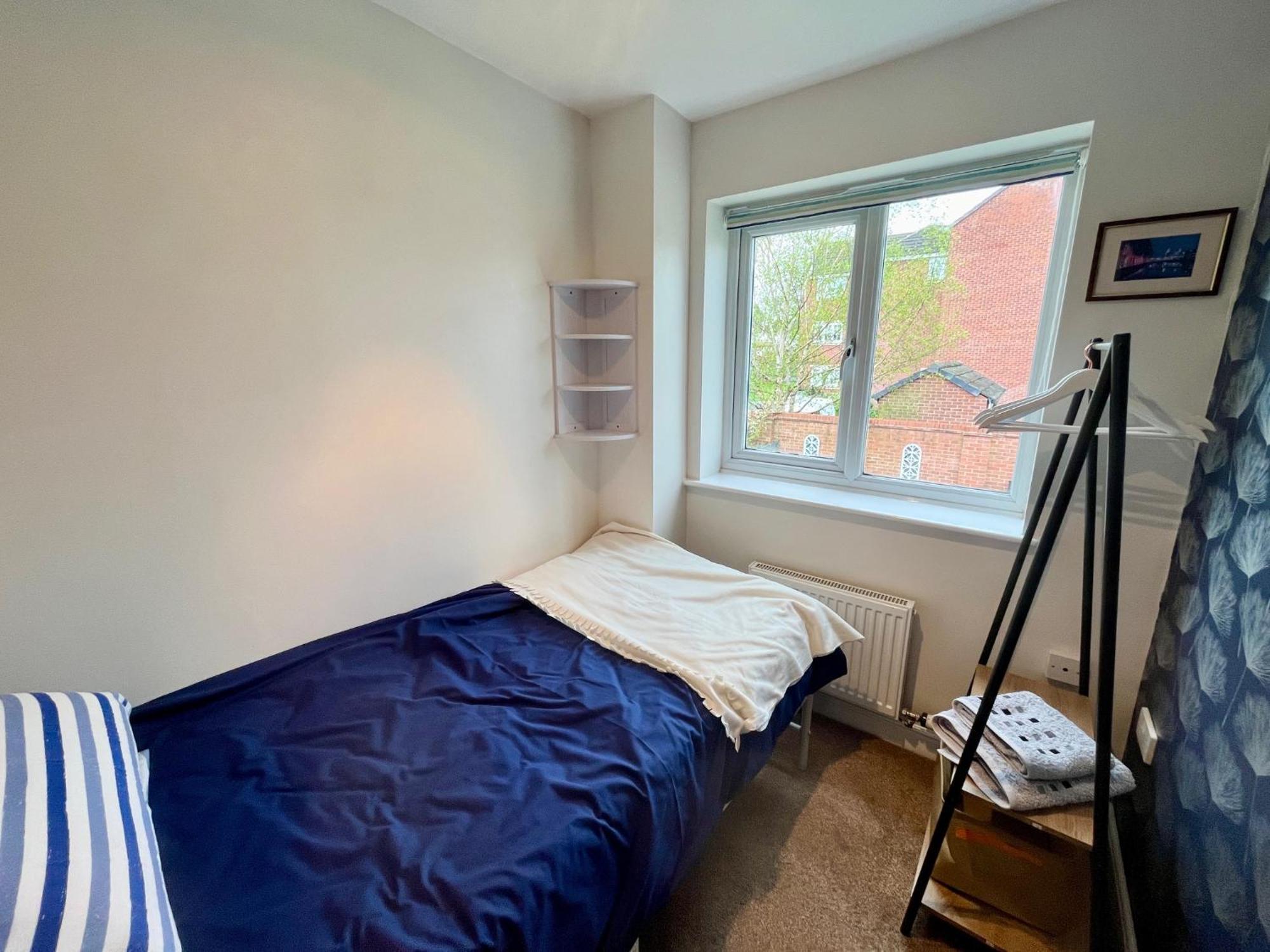In Our Sleeps 5 In 2 Double & 1 Single Bedrooms Liverpool
